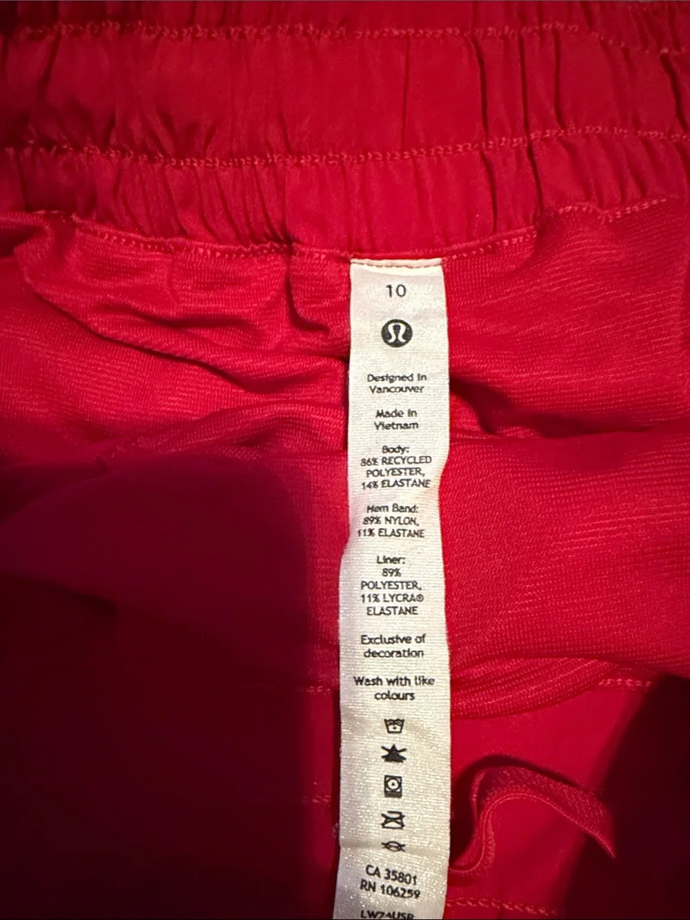 Lululemon hotty hot, 2.5” size 10 red